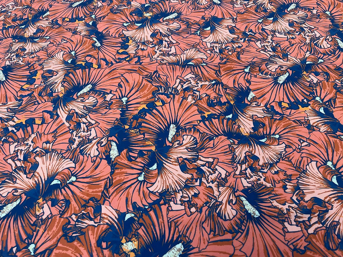 Seda Francesa Estampado Floral -  Azul Oscuro con Flores Rojas