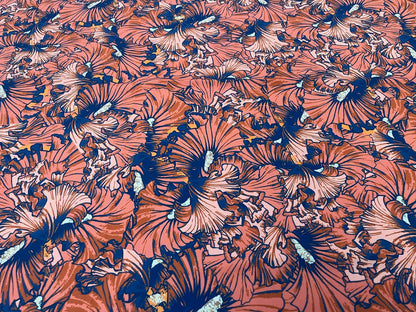 Seda Francesa Estampado Floral -  Azul Oscuro con Flores Rojas