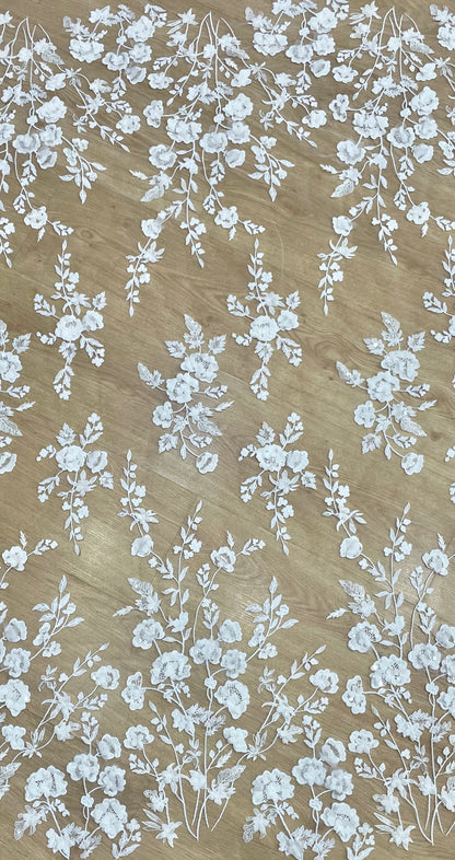 Tul Bordado Blanco con Flores 3D y Ramas para Novias