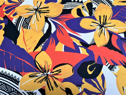 Detalle de seda francesa con hojas rojas y moradas y flor amarilla en estilo gráfico tropical