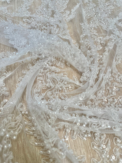 Tul Bordado Blanco con Ramas de Coral y Pedrería para Novias