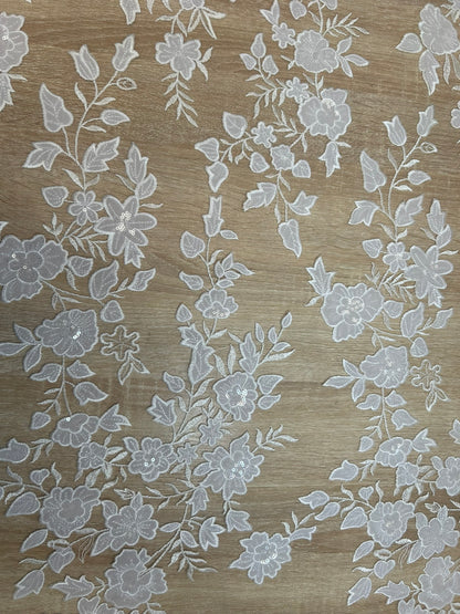 Encaje de Tul Blanco con Flores y Lentejuelas