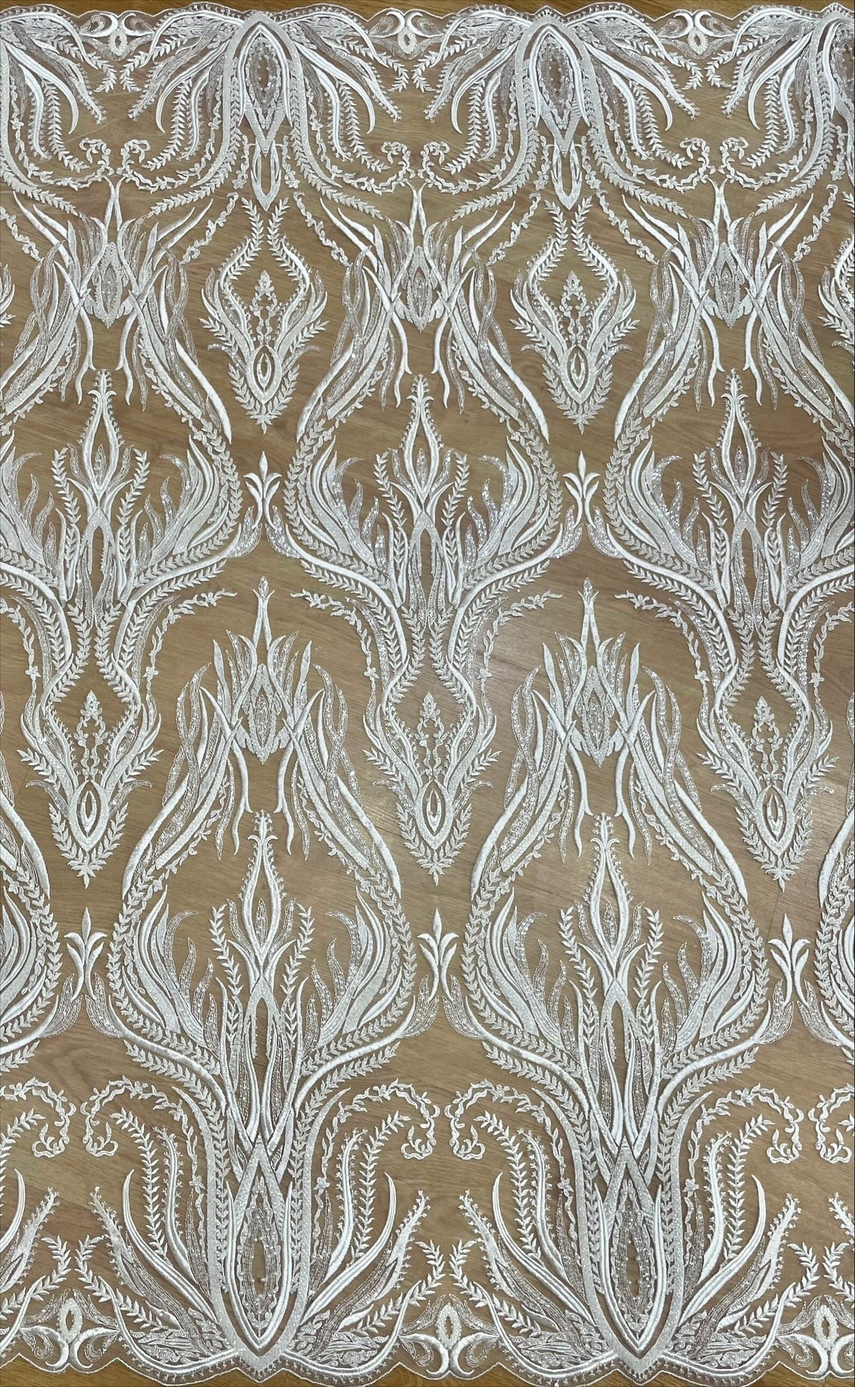 Tul Bordado Beige Barroco con Perlas y Espigas