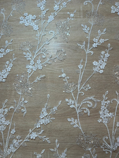 Tul Bordado con Ramas de Flores en Relieve y Lentejuelas