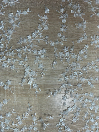 Tul Bordado con Ramas de Flores en Relieve y Lentejuelas
