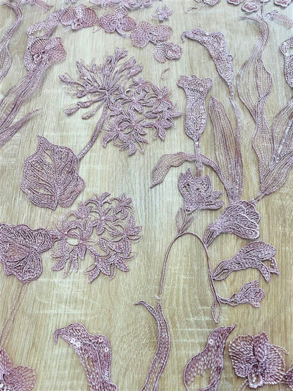 Tul Bordado Rosa con Orquídeas, Calas y Lentejuelas