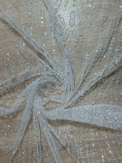 Tul Bordado Blanco con Perlas y Lentejuelas en Cascada