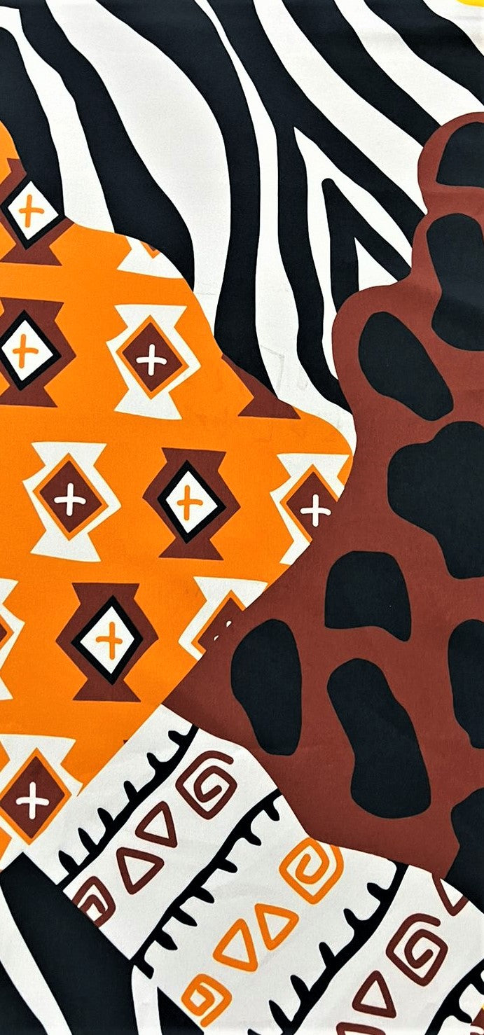 Seda francesa con estampado étnico africano de cebra, jirafa y motivos geométricos en naranja, café, negro y blanco