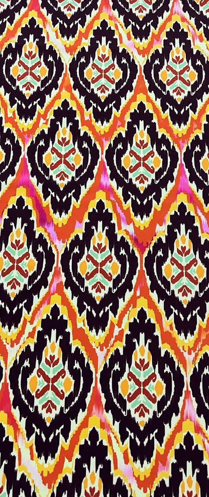Seda francesa con estampado ikat de medallones vino oscuro y franjas naranja, amarillo y fucsia