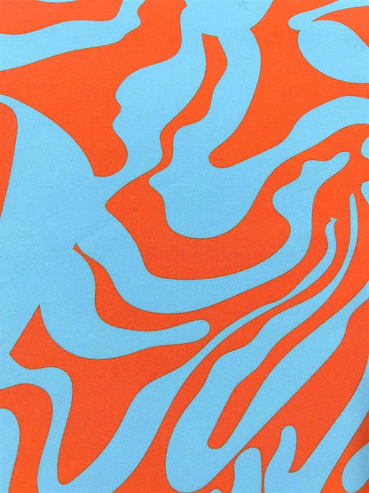 Detalle de seda francesa con curvas marmoleadas azul agua y naranja coral