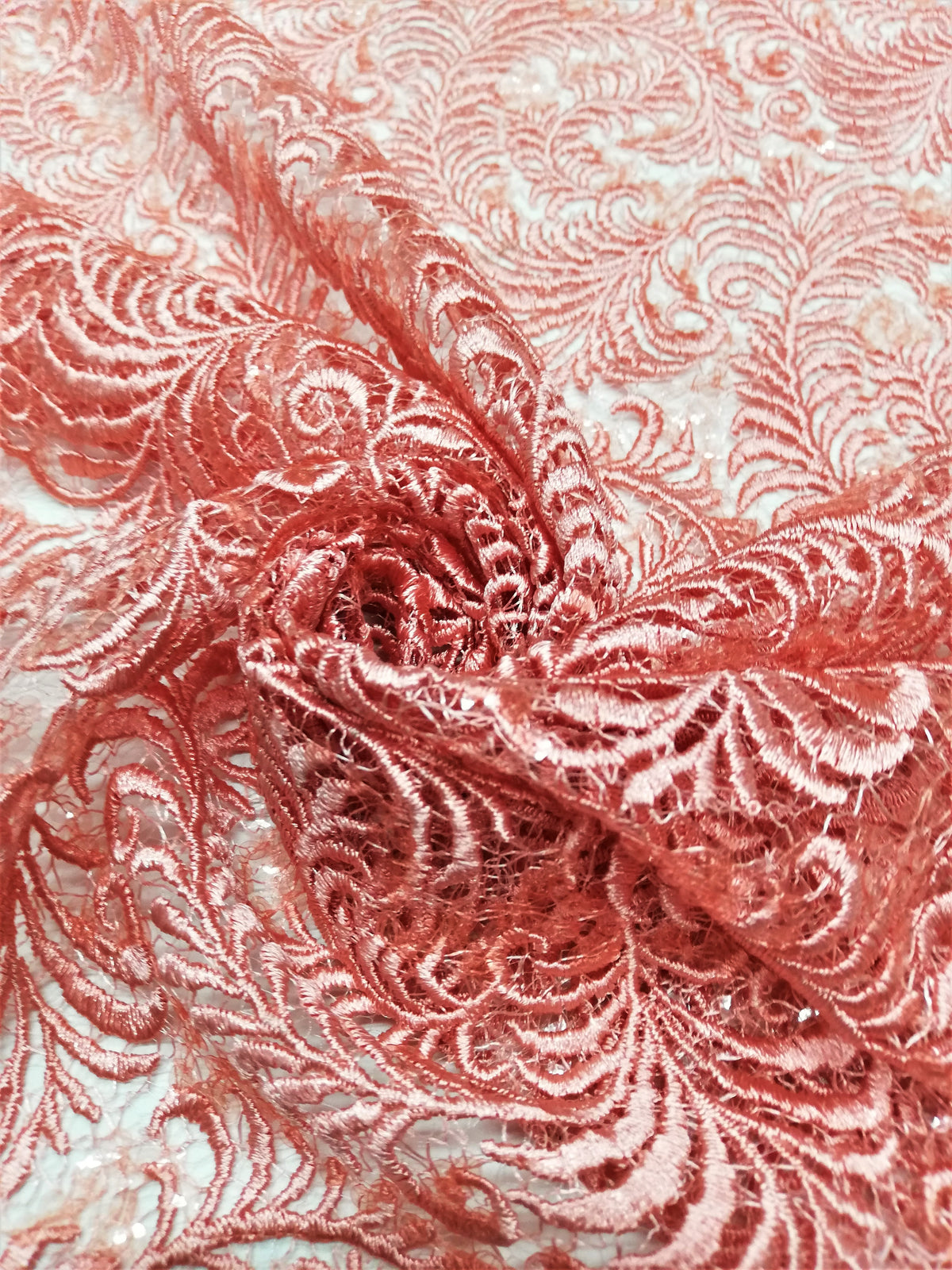Encaje de Plumas con Lentejuelas Rojo y Salmón