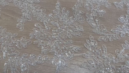 Tul Bordado Blanco con Ramas de Coral y Pedrería para Novias